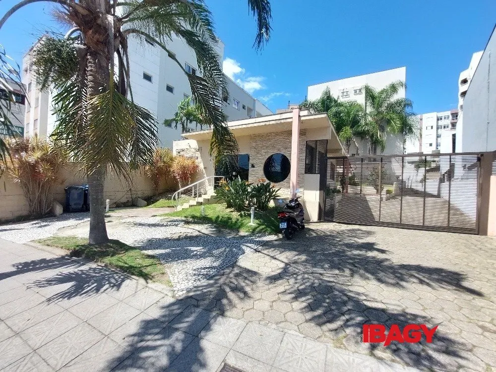 Apartamento mobiliado com 2 dormitórios e cozinha a gás