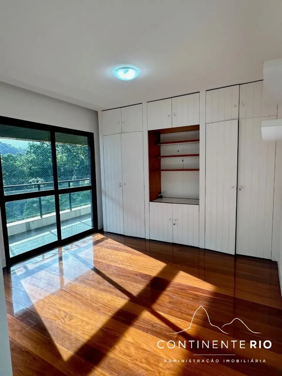 Apartamento con 4 dormitorios y balcón acristalado — photo 11