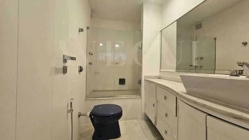 Вид на воду та 4 спальні: квартира 258 м² — photo 14