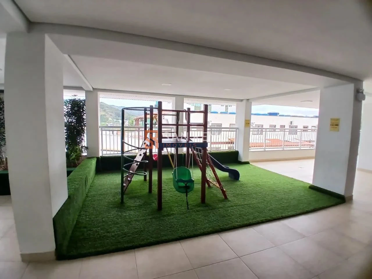 3-bedroom apartment in a building with a pool — photo 3