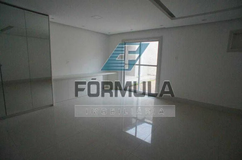 4-bedroom house with a bathtub — photo 2