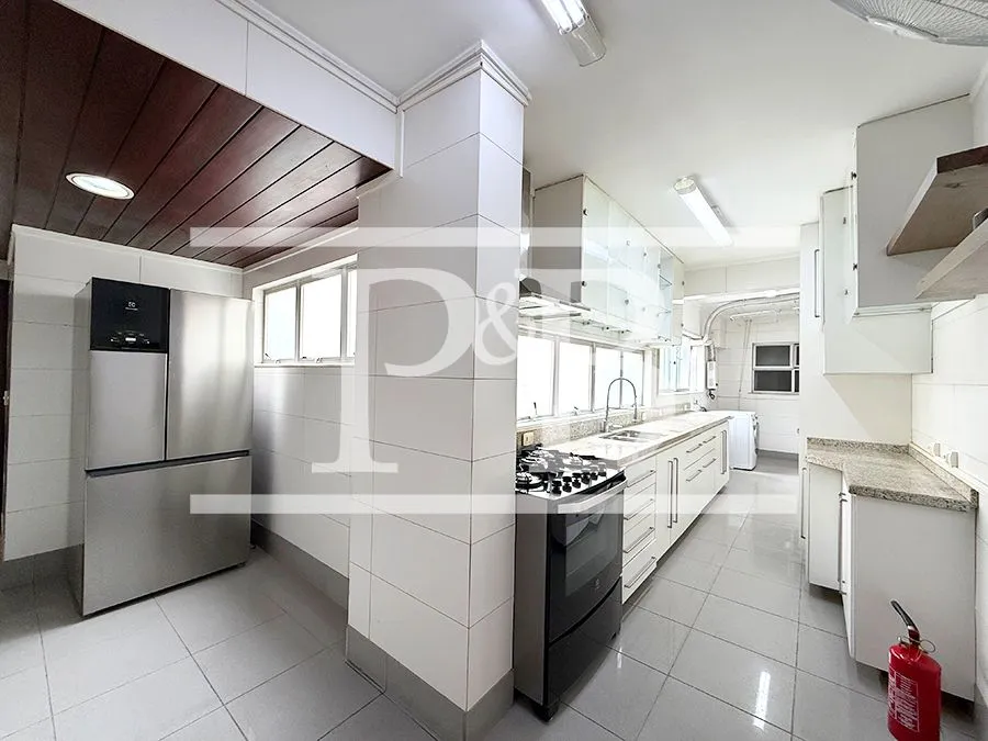 4-bedroom apartment with a walk-in closet in Rio de Janeiro — photo 13