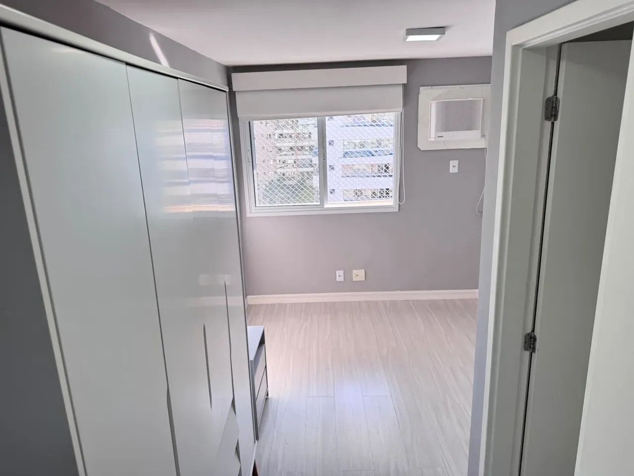 Home office in a 5-bedroom apartment, 200 m² — photo 36