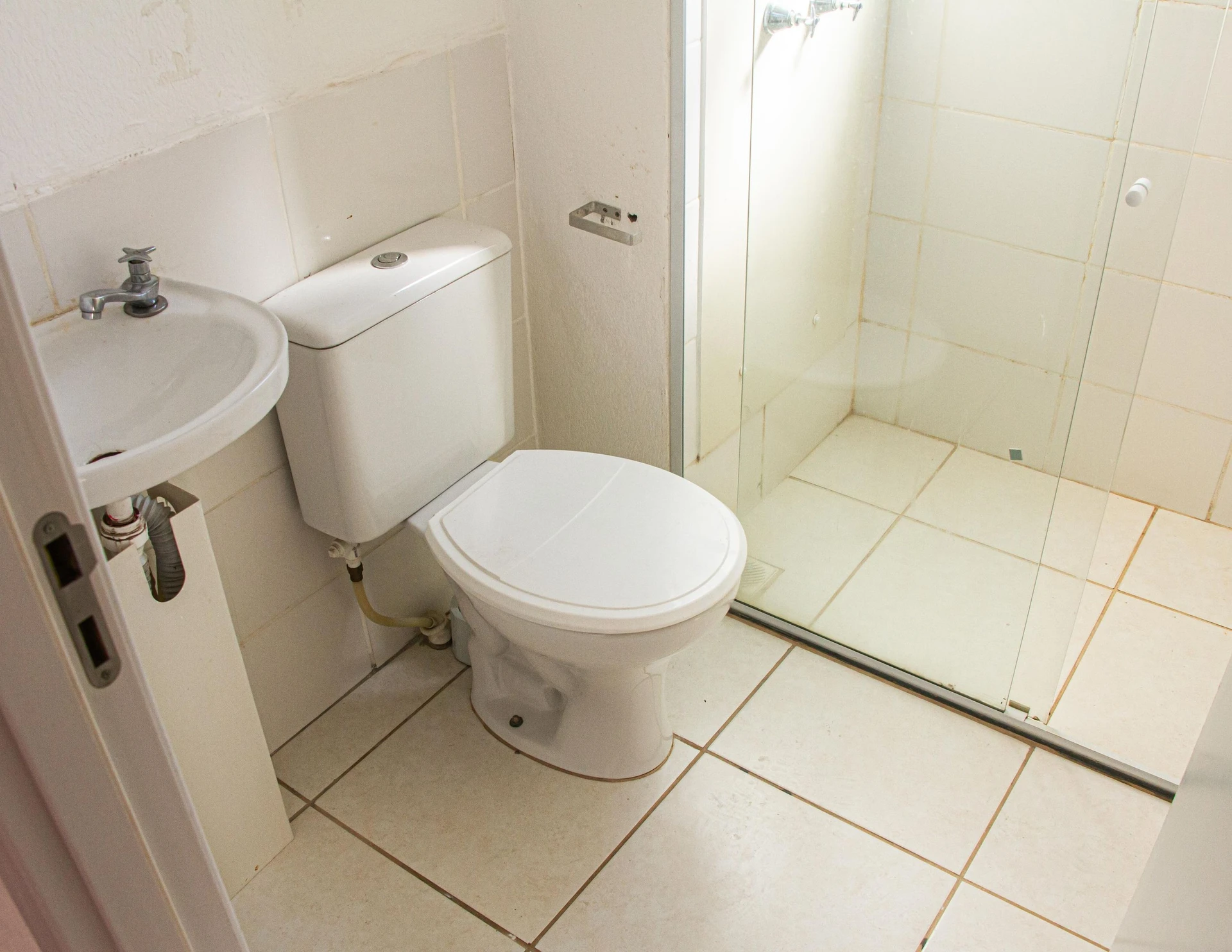 Apartment with 2 bedrooms and parking; separate kitchen