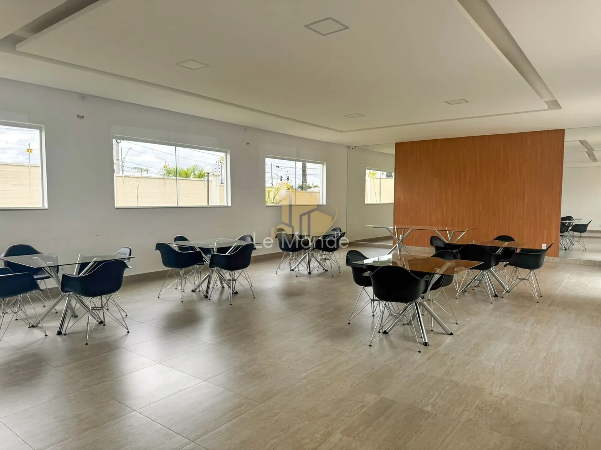 2-bedroom apartment with open-plan kitchen and gas stove — photo 45