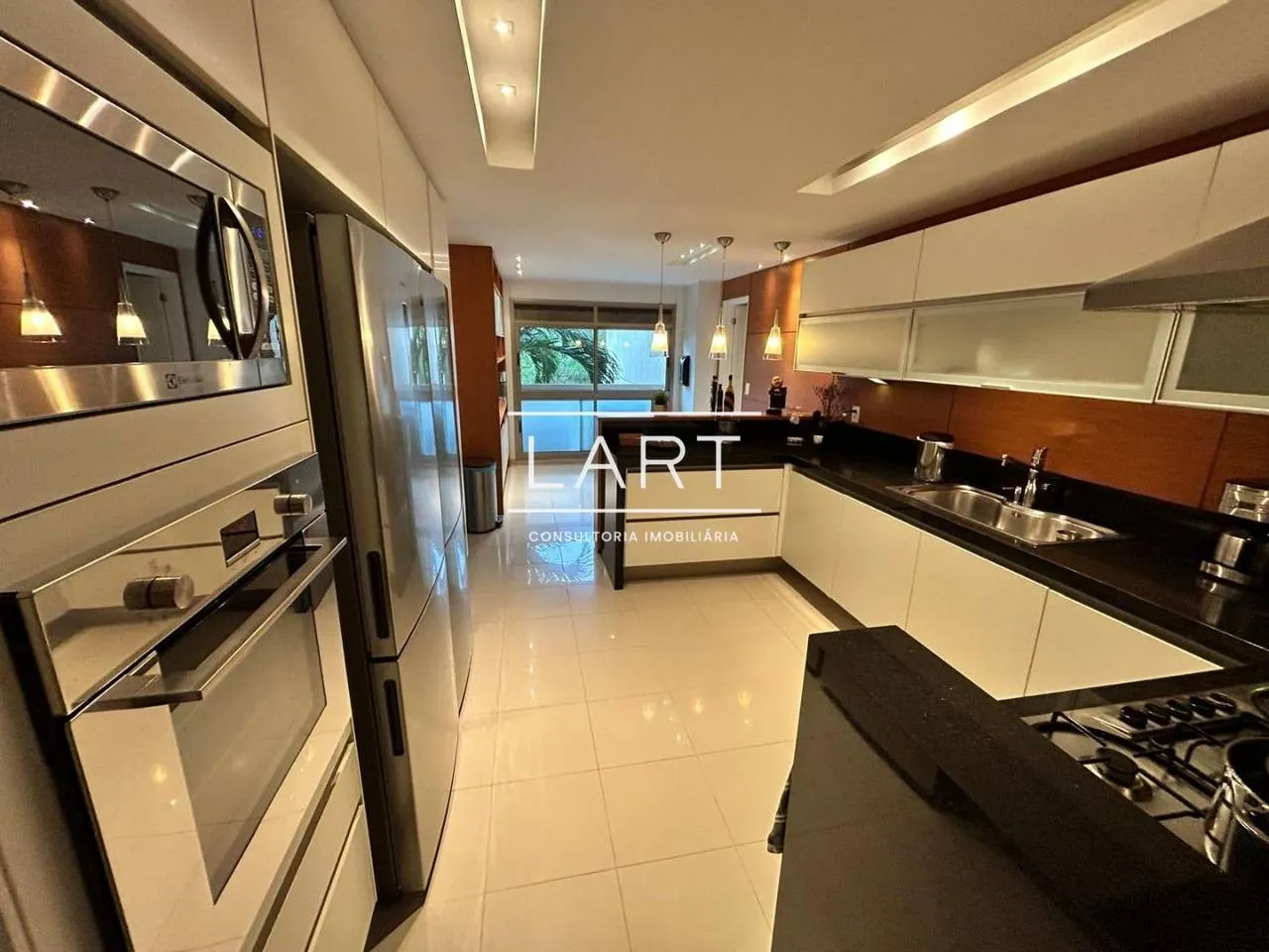 Apartment with 4 en-suite bedrooms and 260 m², glass balcony — photo 12