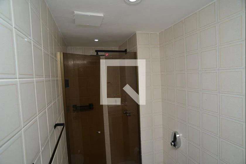 3-bedroom apartment in a building with a gym — photo 28