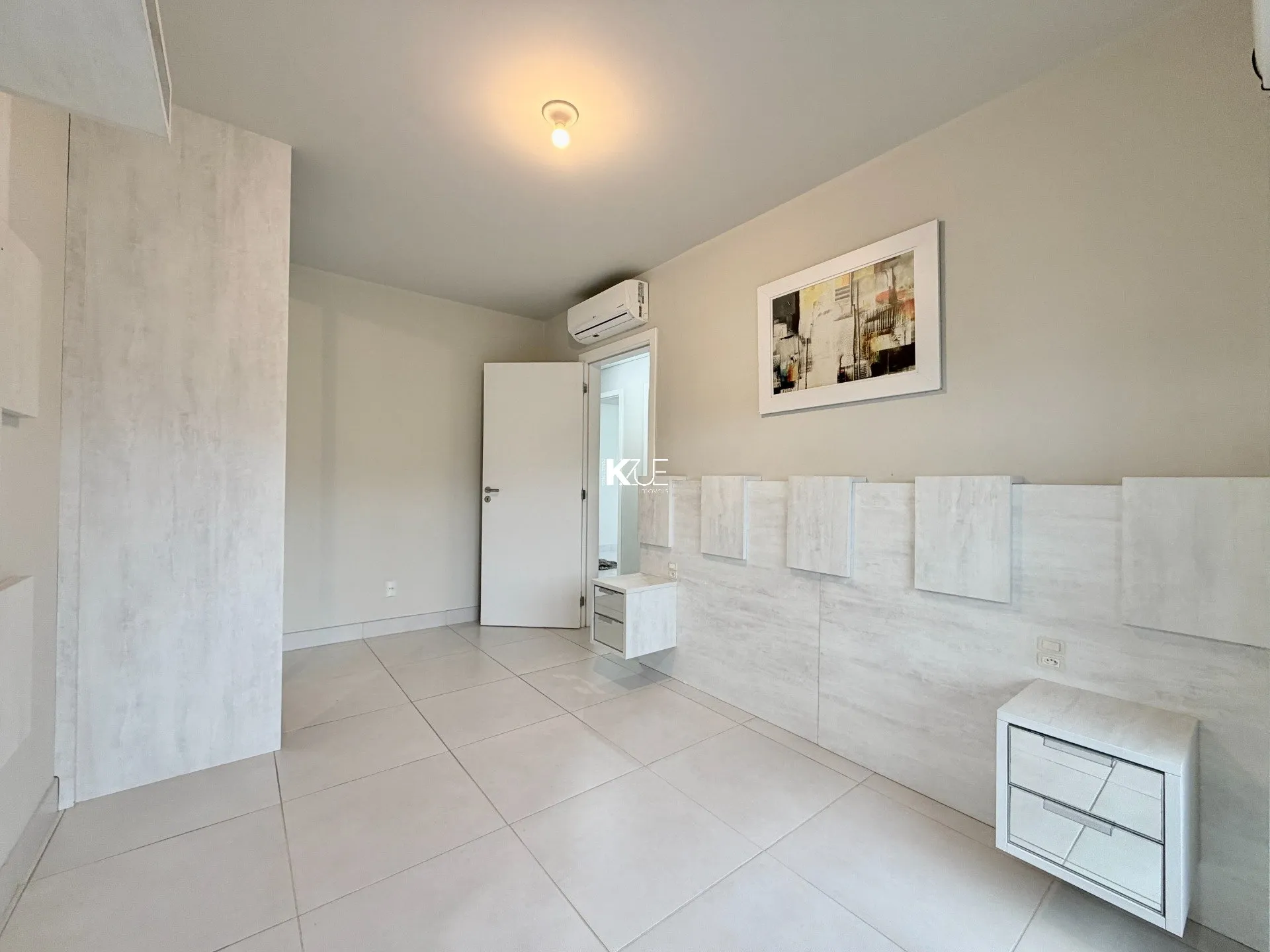 Furnished apartment, 111 m², with a water view — photo 12