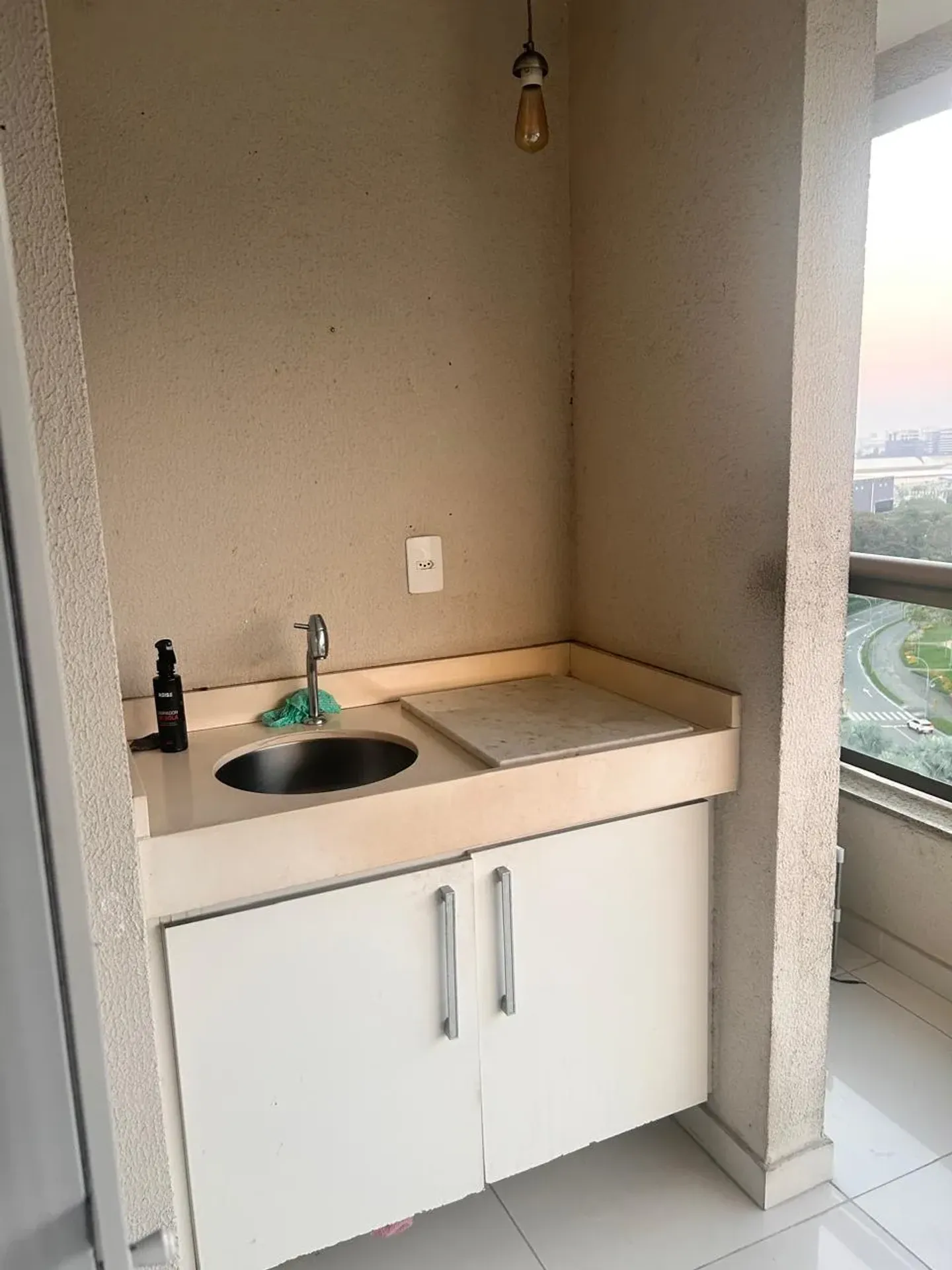 4-bedroom apartment with a grill on the balcony — photo 14