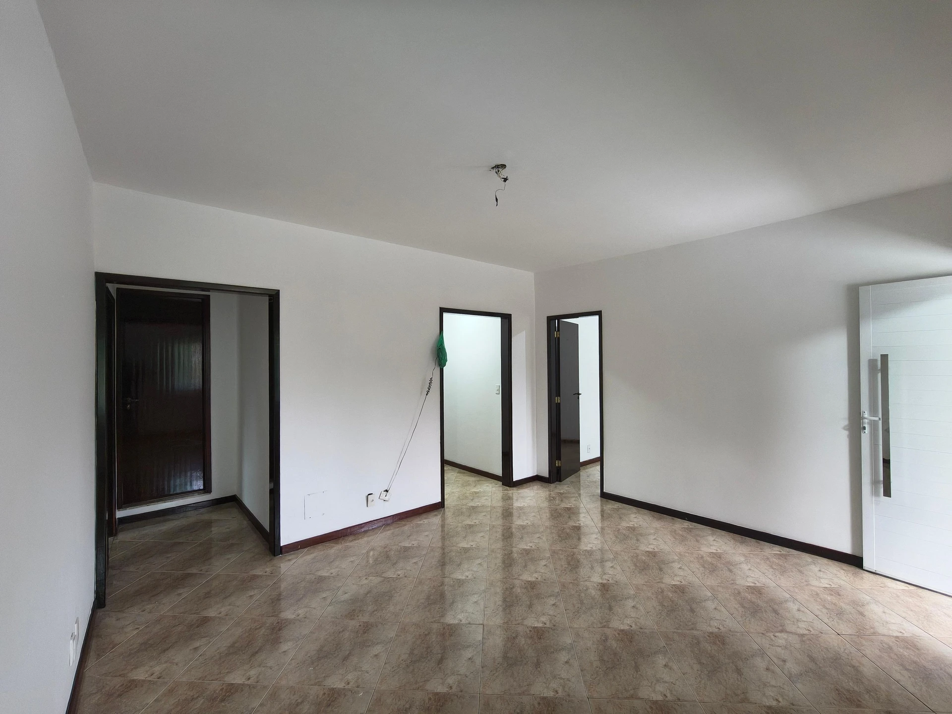 House with 3 bedrooms and an enclosed balcony — photo 50