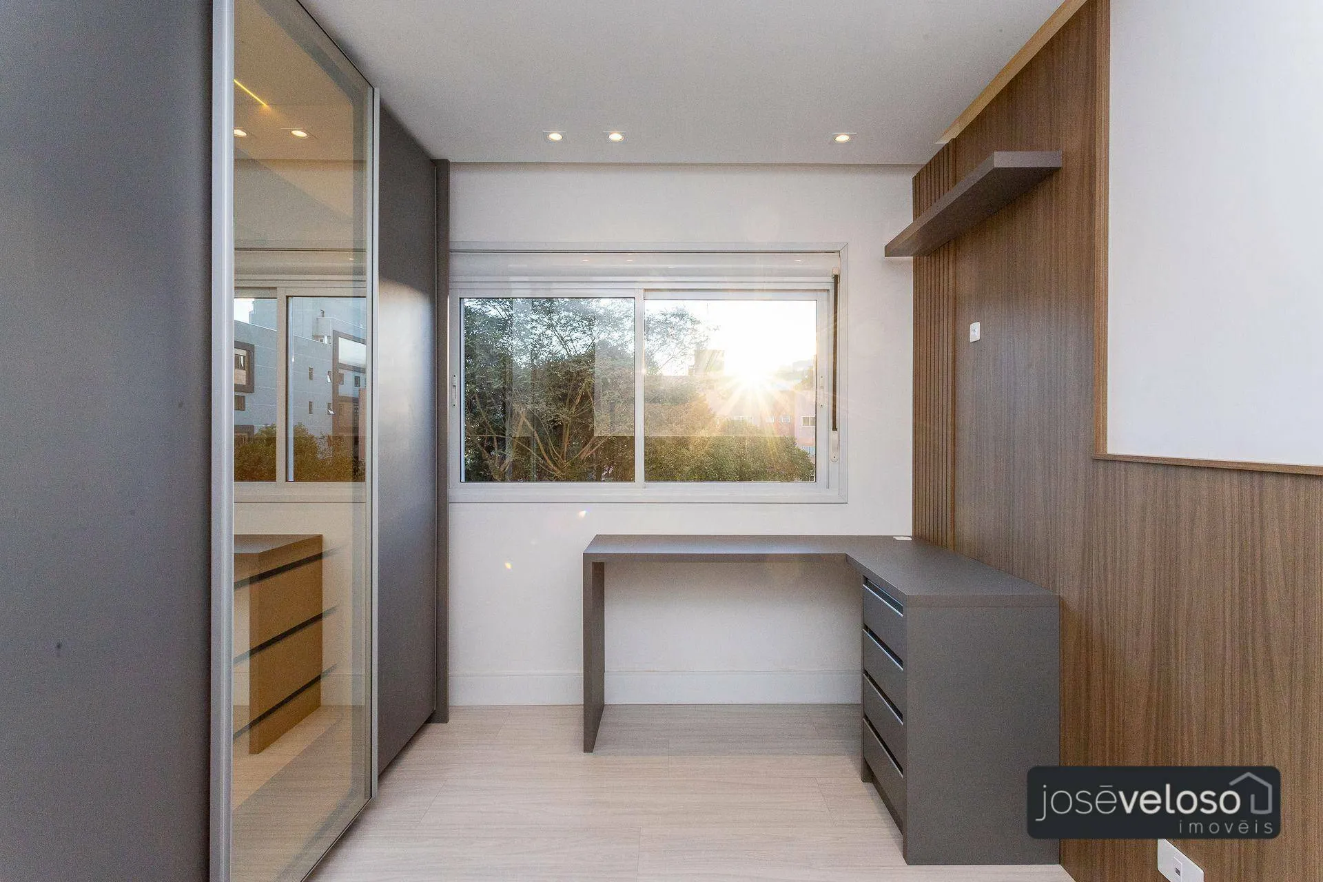 Apartment with open-plan kitchen and 4 bedrooms, 297 m² — photo 35