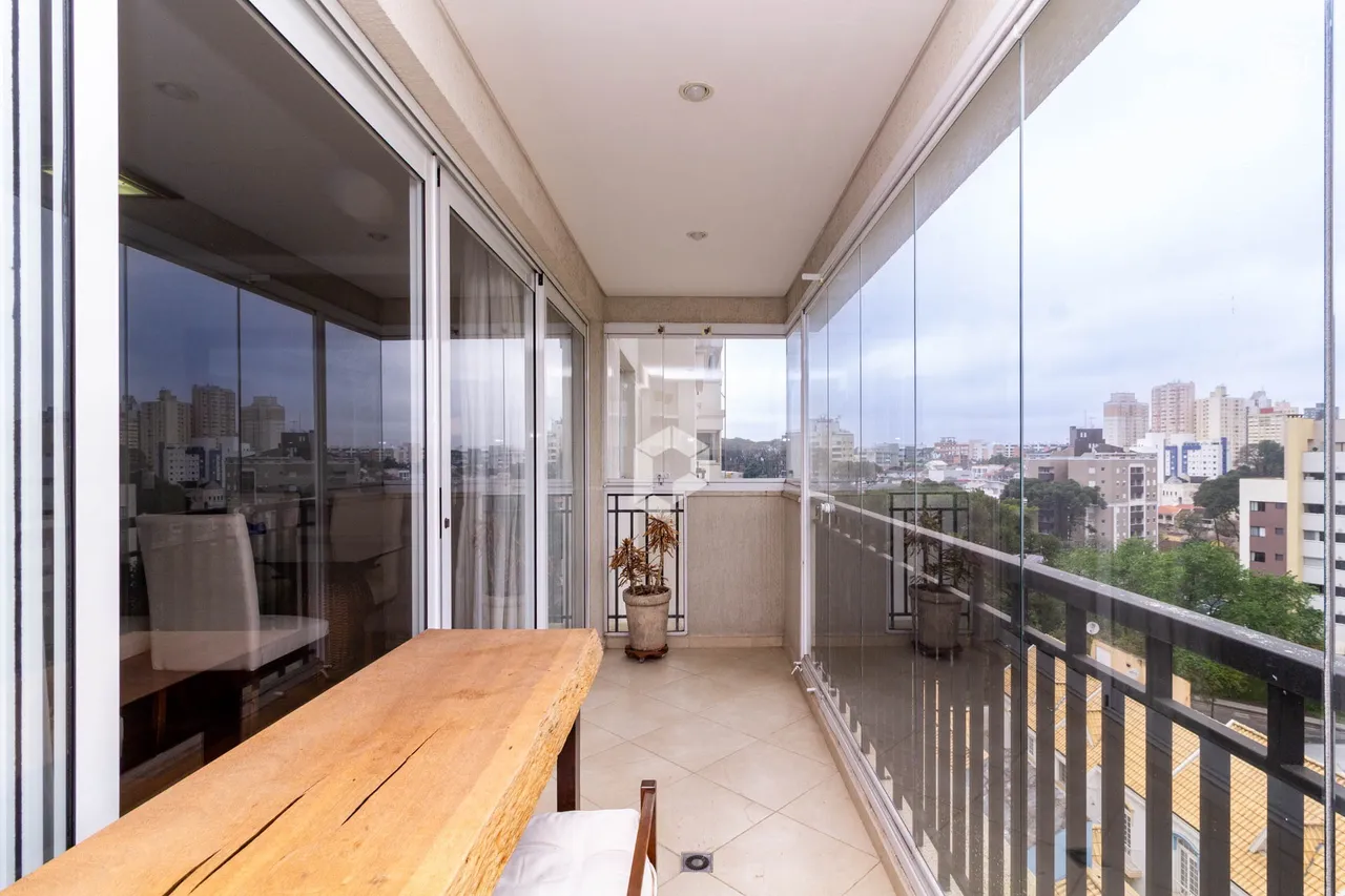 3-bedroom apartment with a glazed enclosed balcony — photo 4