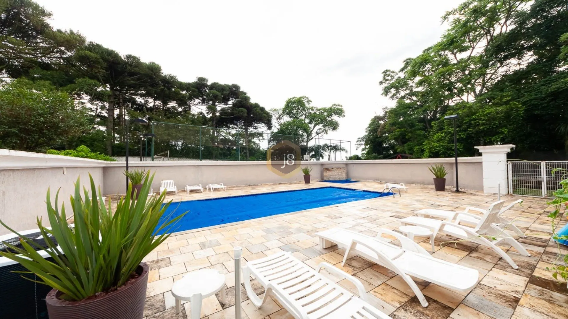 Casa com 5 suítes, 7 banheiros e 375 m² com varanda — photo 26