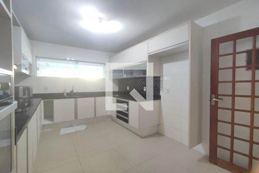 600 m² house with 5 bedrooms and balcony barbecue — photo 9