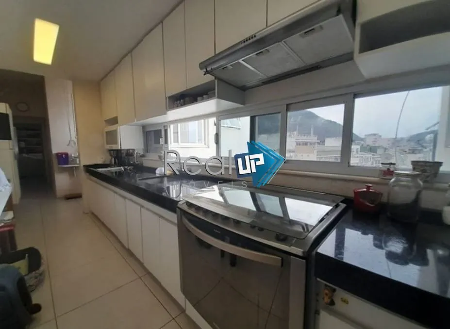 Furnished apartment with 4 bedrooms and an open kitchen — photo 42
