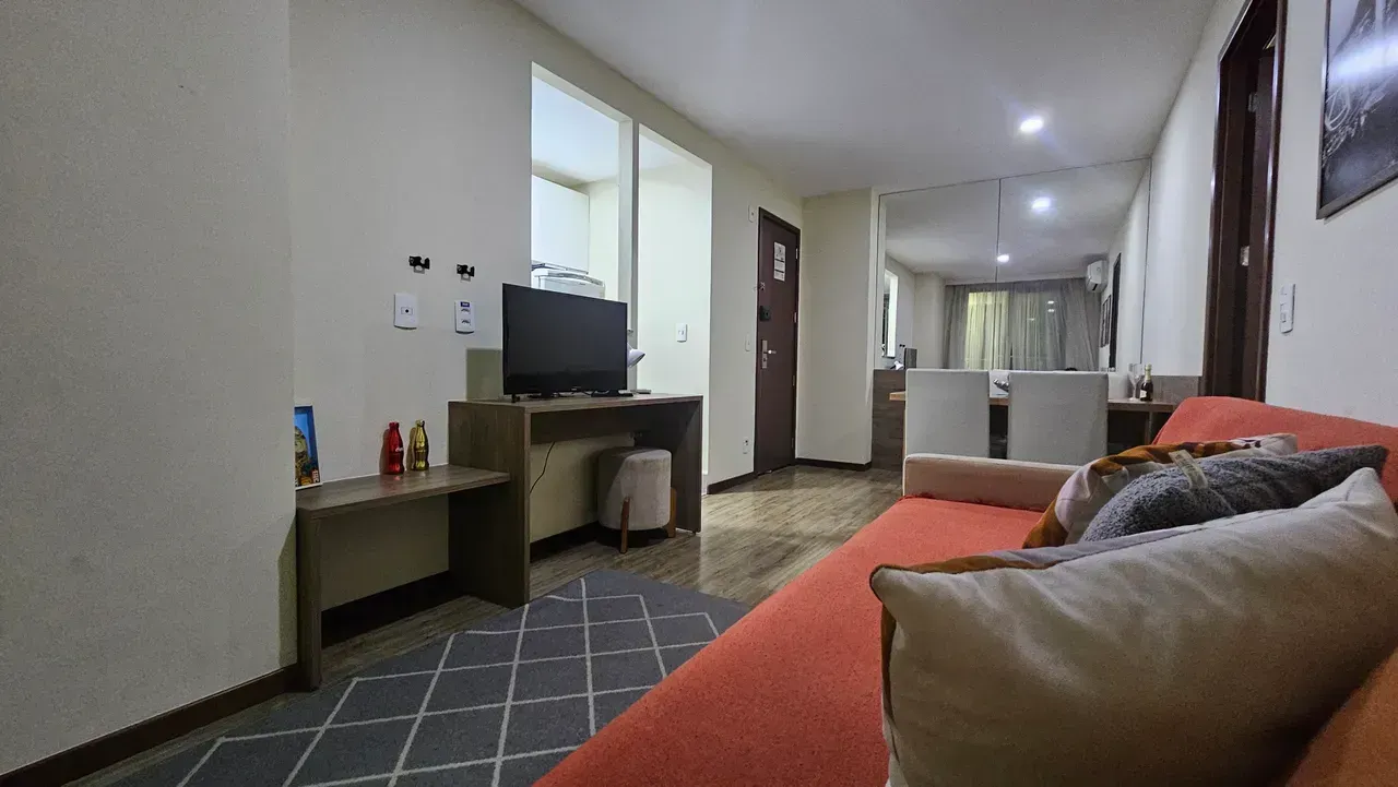 Furnished 1-bedroom apartment with open-plan kitchen — photo 17