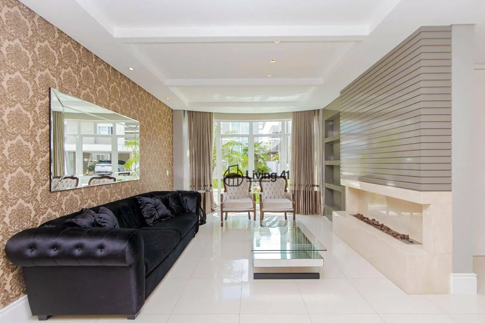 Furnished 4-bedroom house with an open-plan kitchen