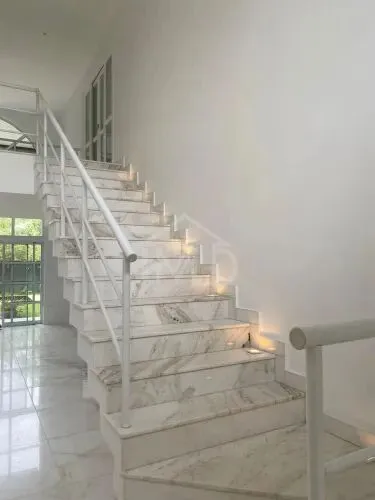 House with 4 bedrooms and 5 bathrooms, closed kitchen — photo 9