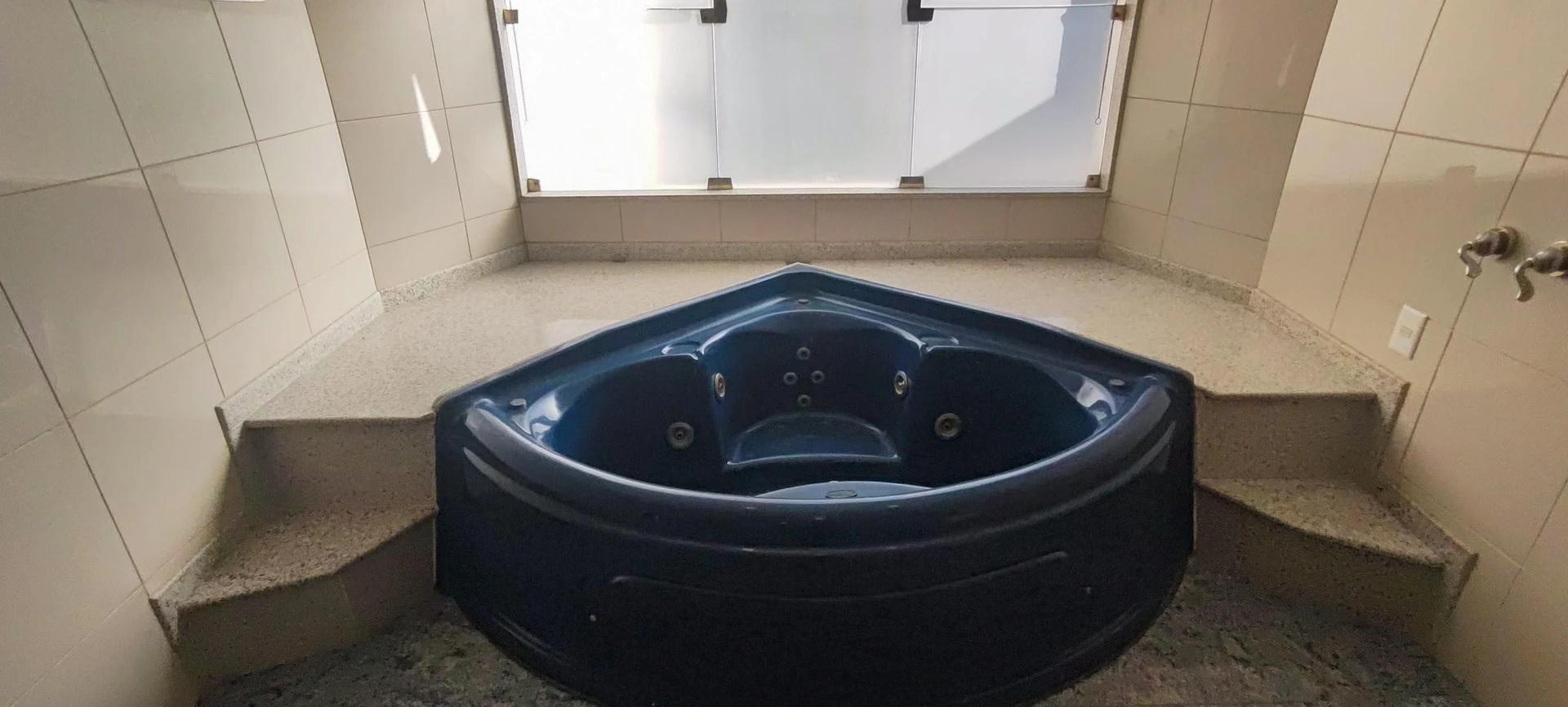 Casa mobiliada em condomínio com 6 suítes e 8 banheiros — photo 2