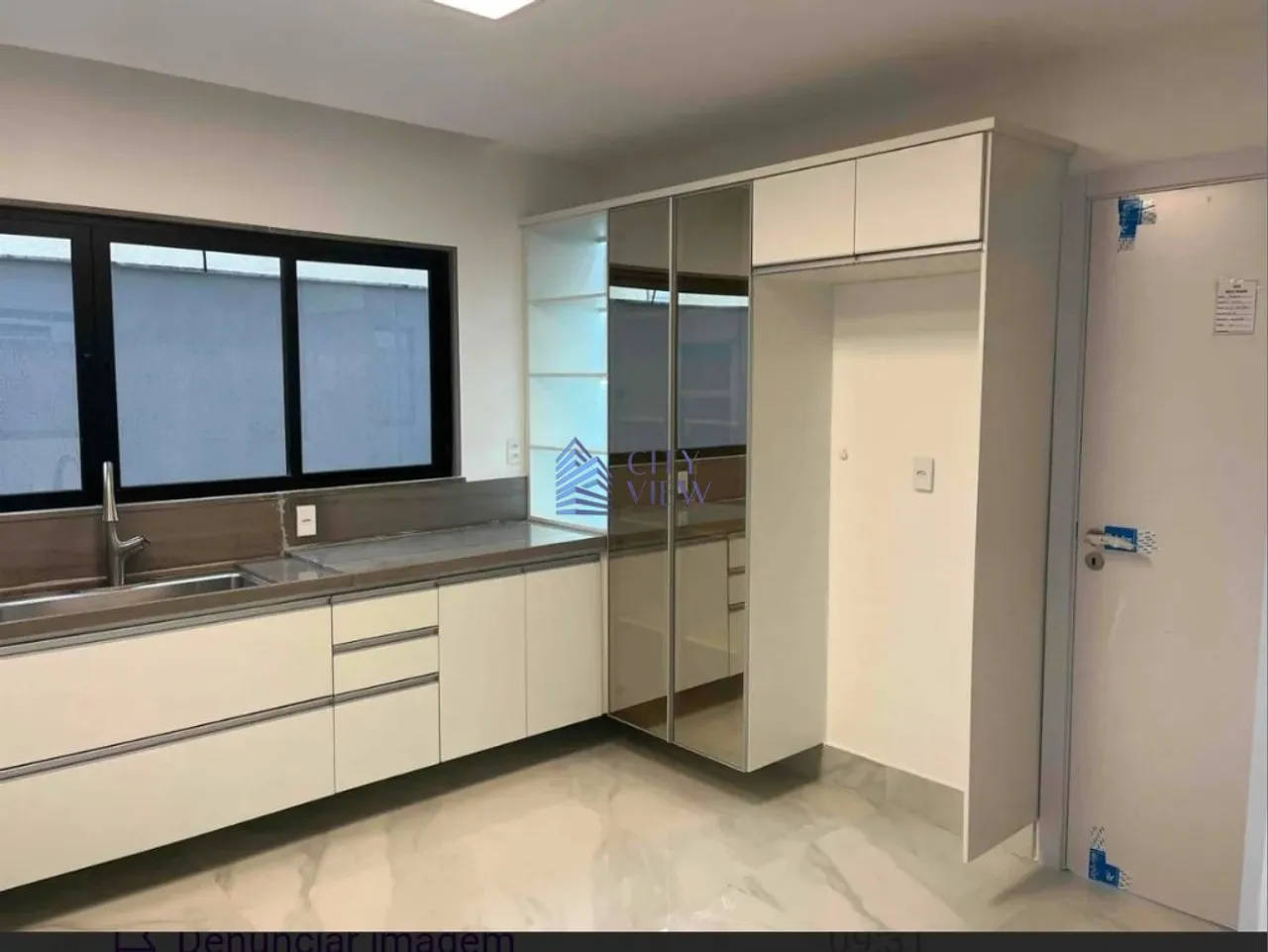 3-bedroom house with open-plan kitchen and 350 m² — photo 2