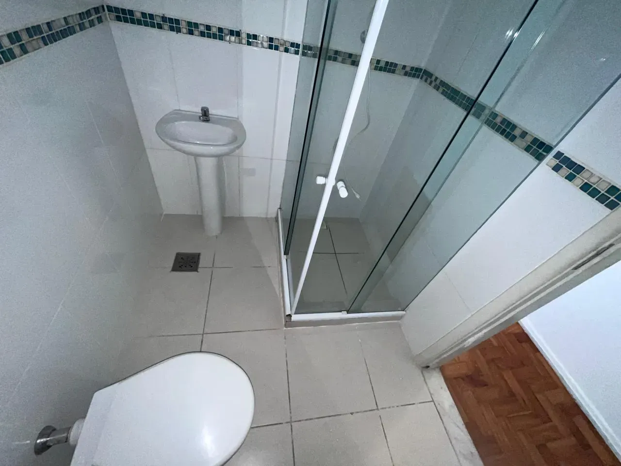 Wood or laminate floors in a 2-bedroom apartment, 60 m² — photo 4
