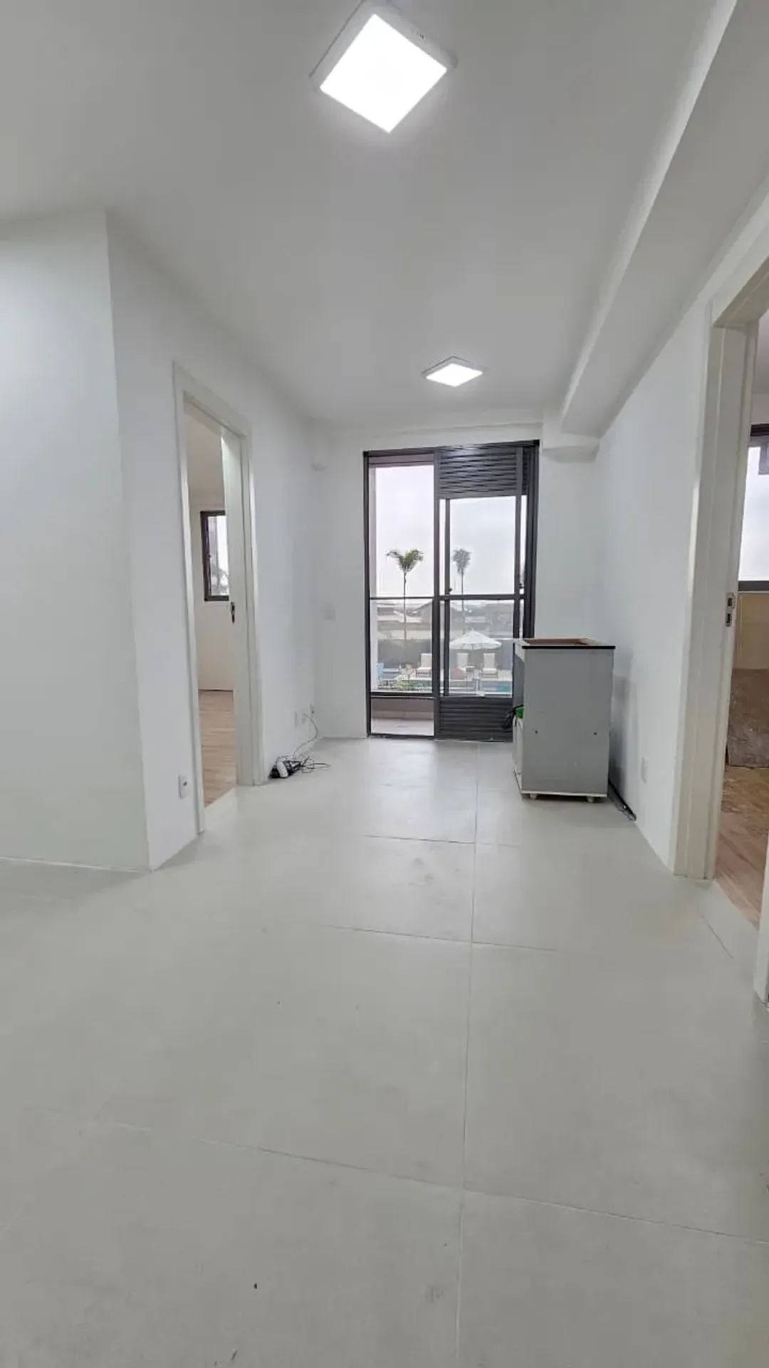 Unfurnished apartment with separate kitchen and 2 parking — photo 42