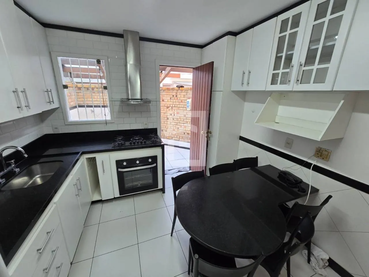 Triplex house with 4 bedrooms and 2 en-suites — photo 25