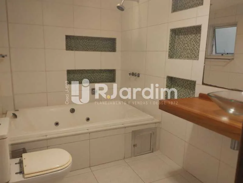 4-bedroom apartment with 200 m² on the 2nd floor — photo 18