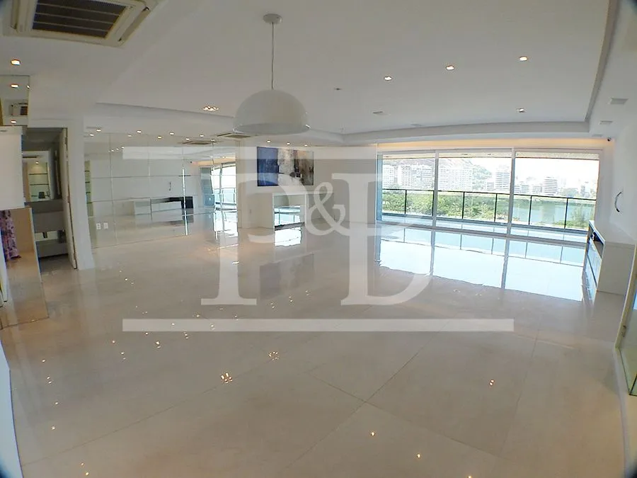 4-bedroom apartment with glassed-in balcony — photo 5