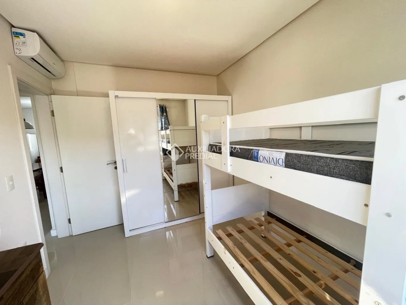 Apartamento amueblado de 3 dormitorios con cocina abierta — photo 17