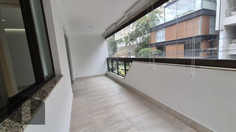 Apartamento de 2 quartos com varanda envidraçada — photo 17