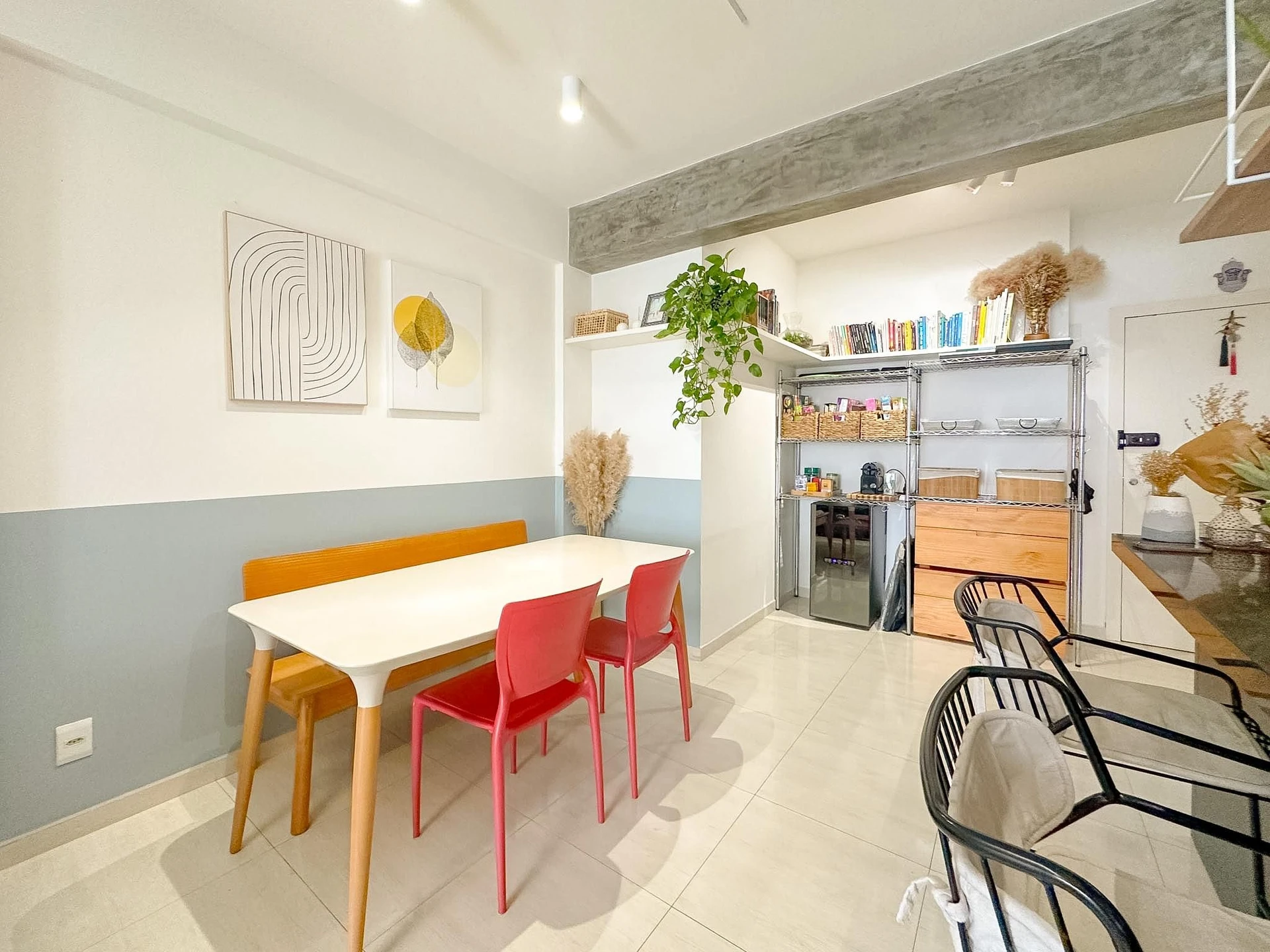 Furnished apartment, 92 m², with a grill on the balcony — photo 33