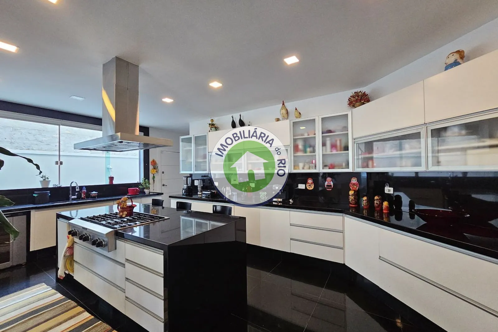 Casa com 5 quartos e 5 banheiros, cozinha fechada — photo 30