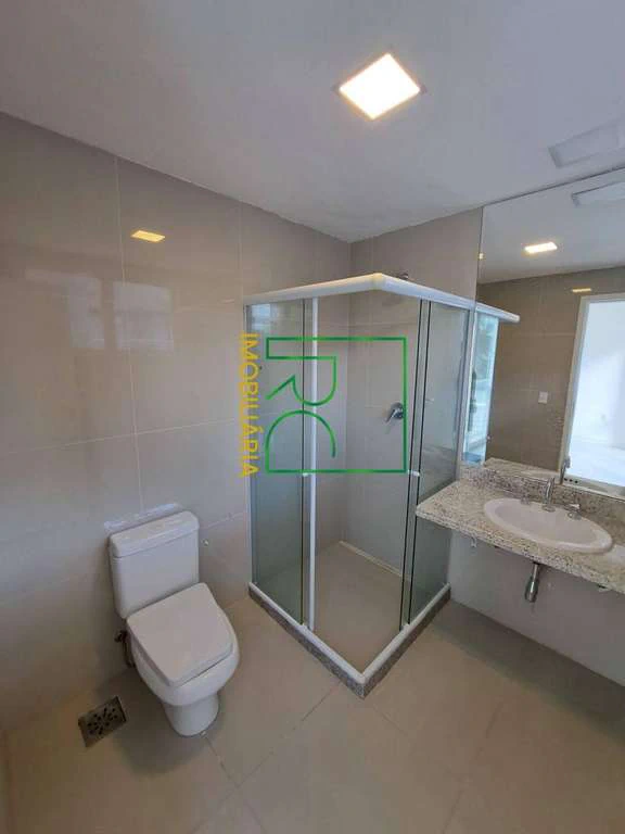 Condominium house with 6 en-suite bedrooms and garden — photo 18