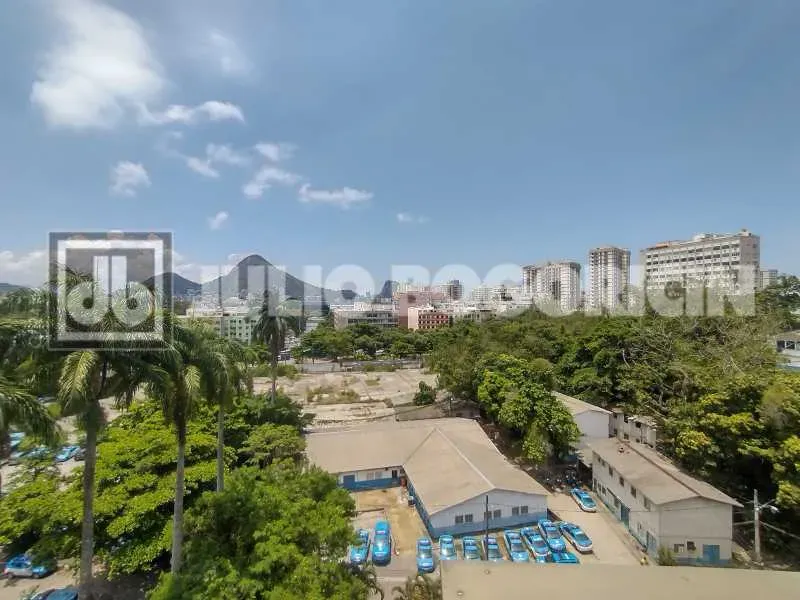 Furnished apartment with 3 bedrooms and a balcony — photo 15