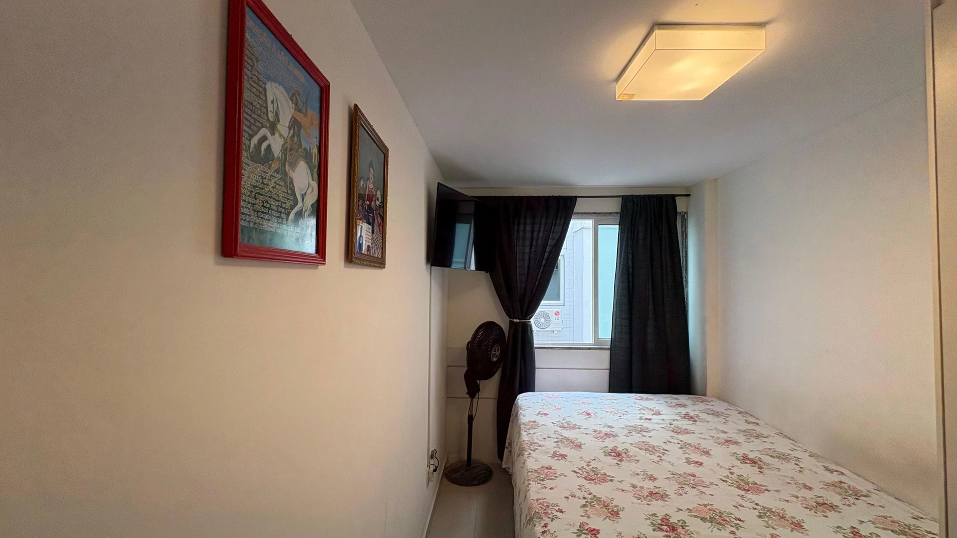 100 m² apartment with a grill on the balcony and a jacuzzi — photo 40