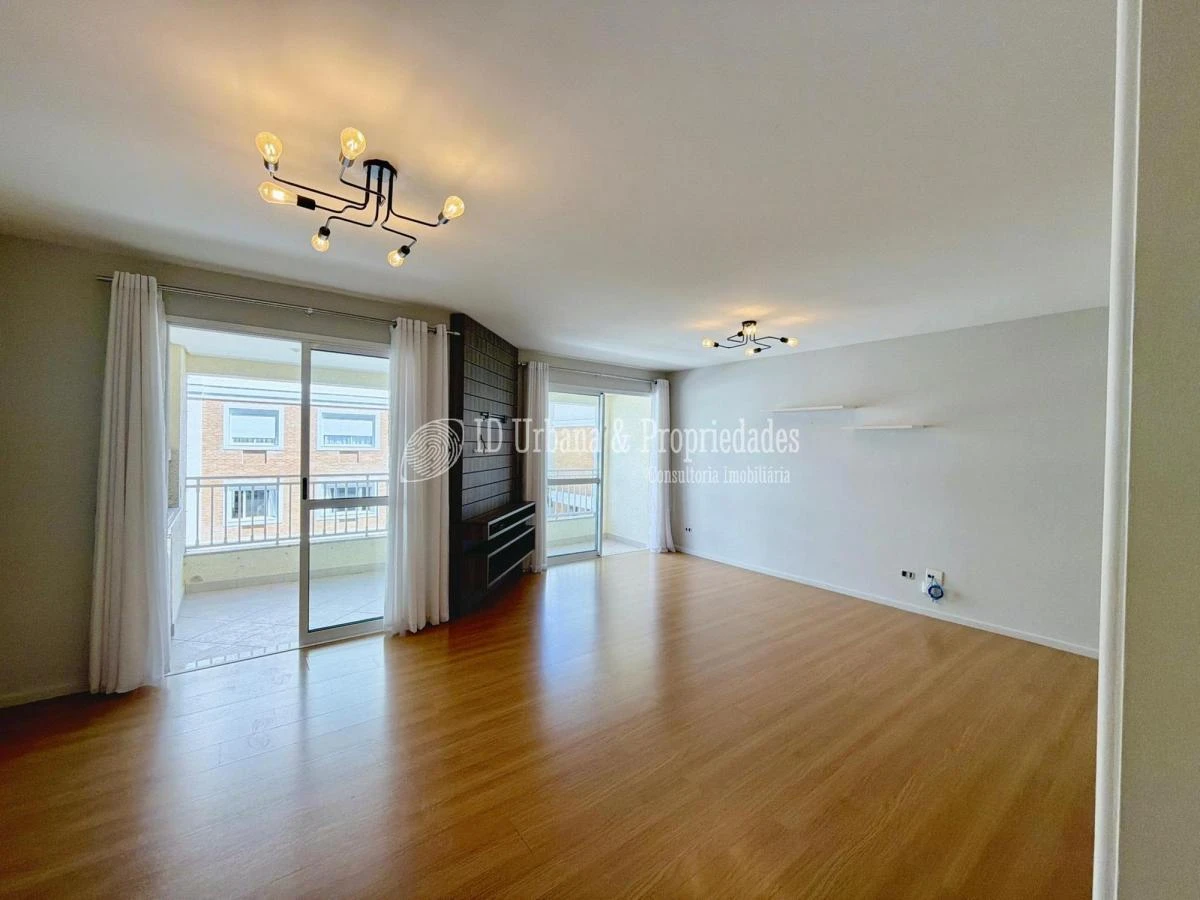 3-bedroom apartment in a building with a pool — photo 28
