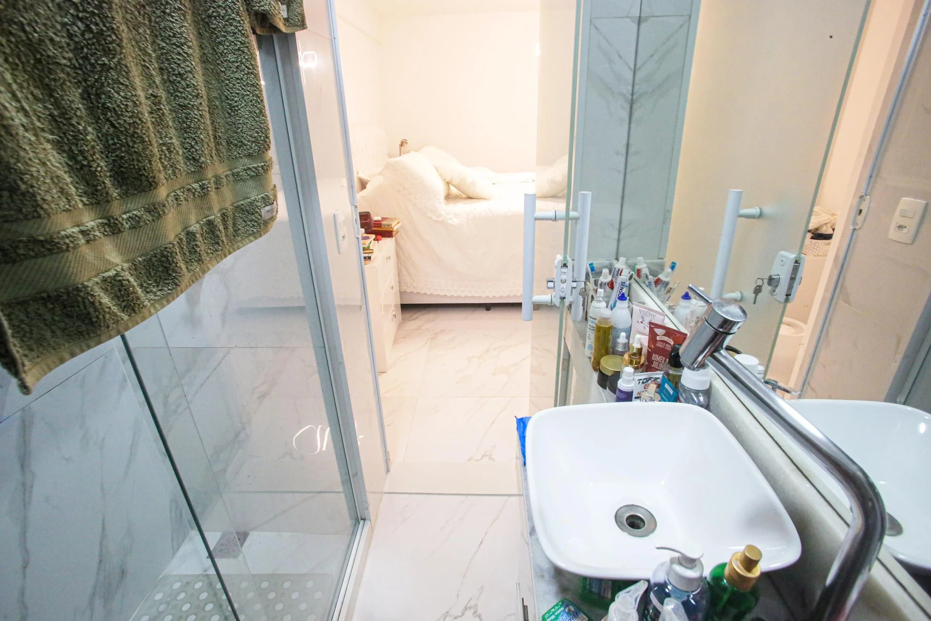 Casa mobiliada com 4 quartos e 4 banheiros no condomínio — photo 36