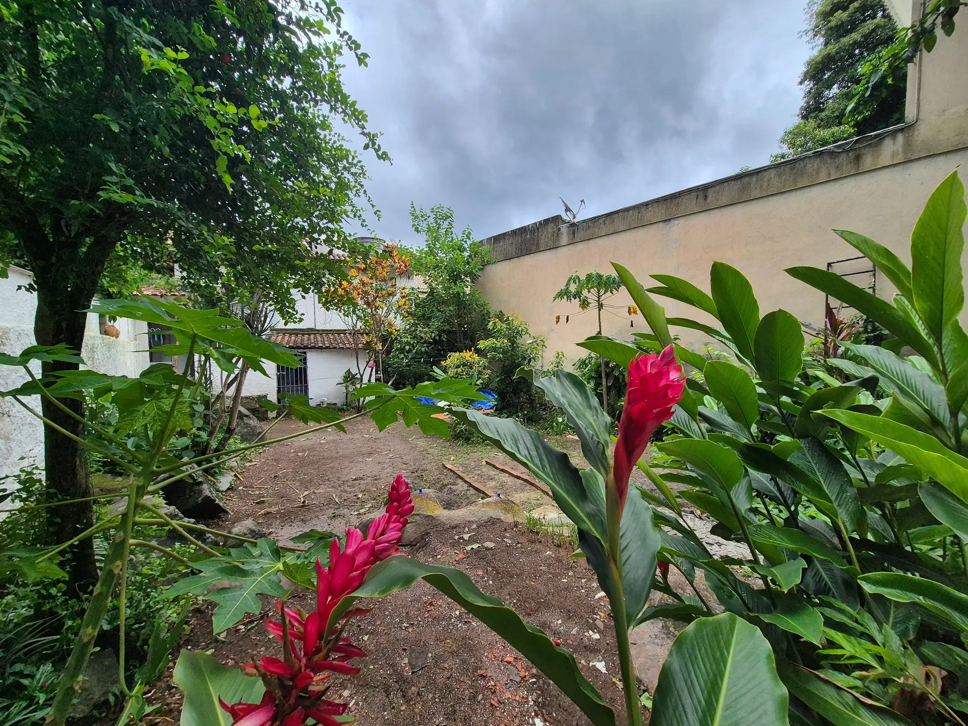 Condominium house to rent with 3 bedrooms and a suite — photo 49