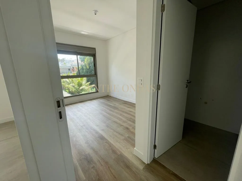 2-bedroom apartment with a washing machine in Florianópolis — photo 15