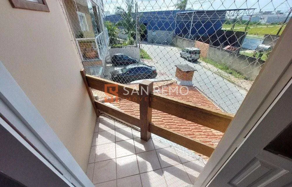 200 m² house with a fireplace and a grill on the balcony — photo 27