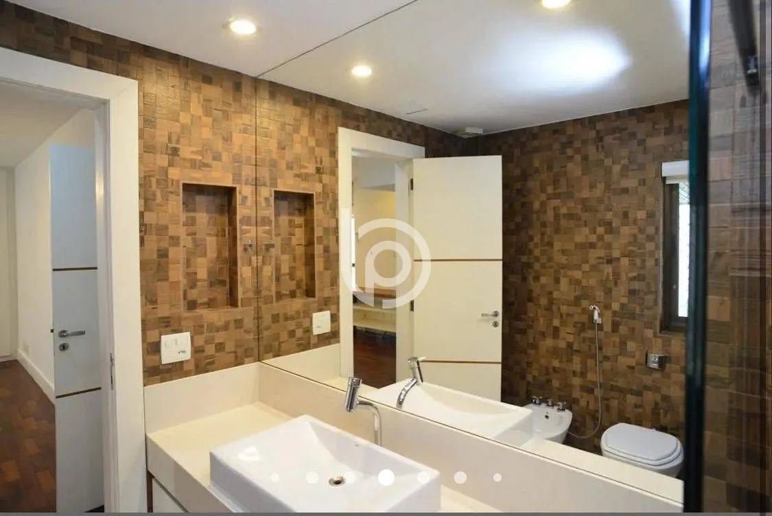4-bedroom apartment with a closed kitchen and gas stove — photo 27