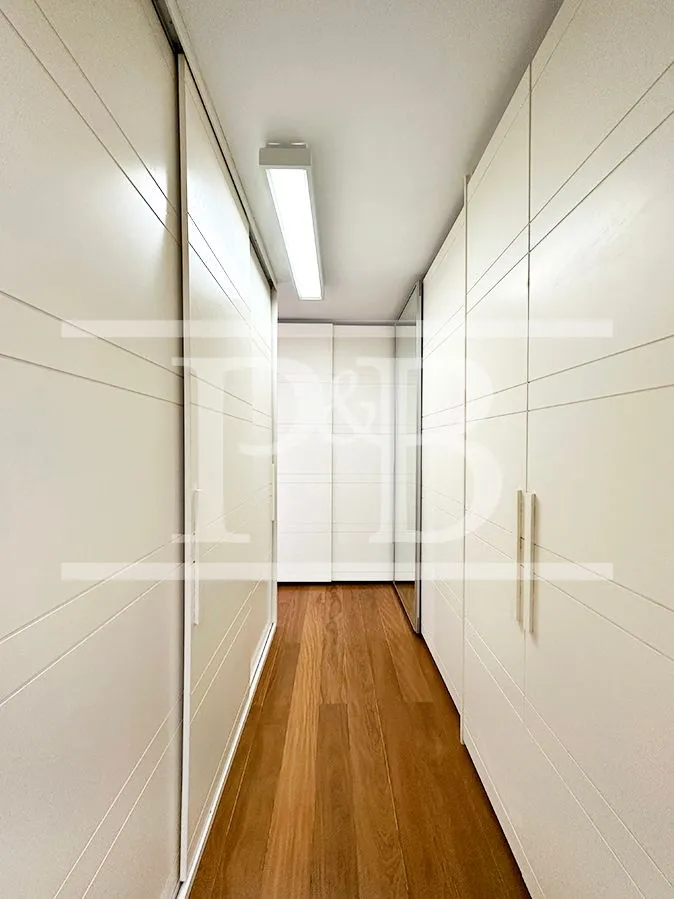 Apartamento com 2 quartos e varanda de vidro fechada — photo 17