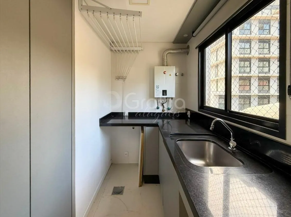 3-bedroom apartment with a glass-enclosed balcony — photo 11