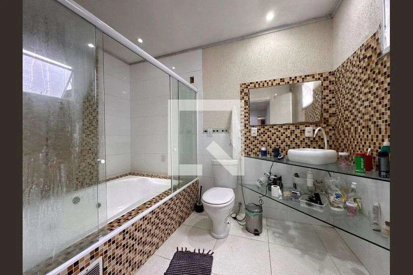 House with 3 en-suites and 3 parking spots, 270 m² — photo 18
