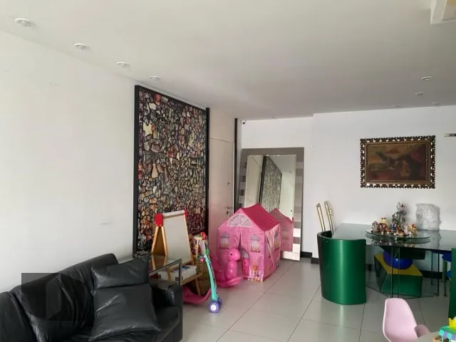 Apartment with a laundry area and 4 bedrooms — photo 6