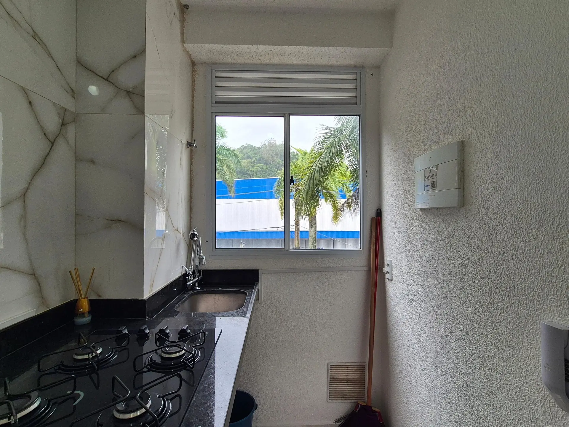 2-bedroom apartment in a building with a gym — photo 7