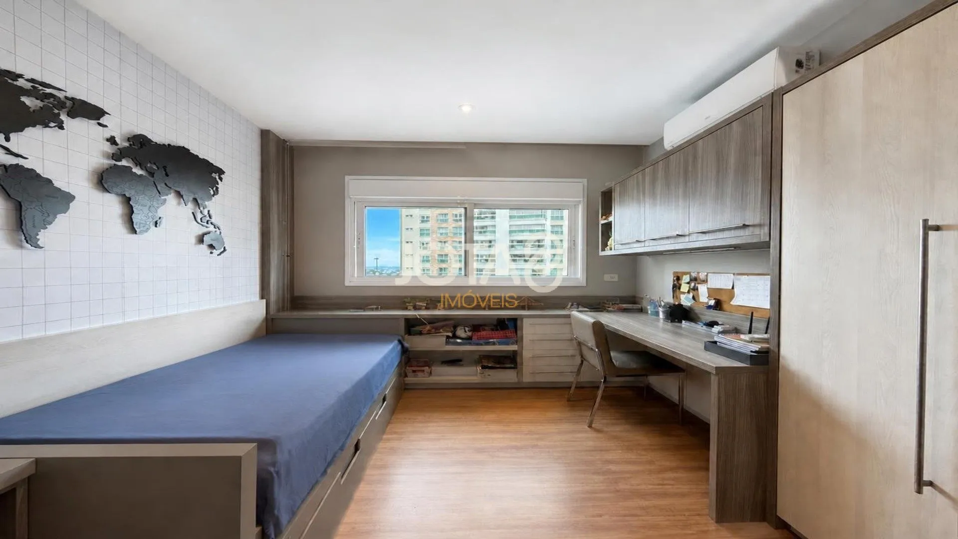 Furnished apartment, 267 m², with floor-to-ceiling windows — photo 19