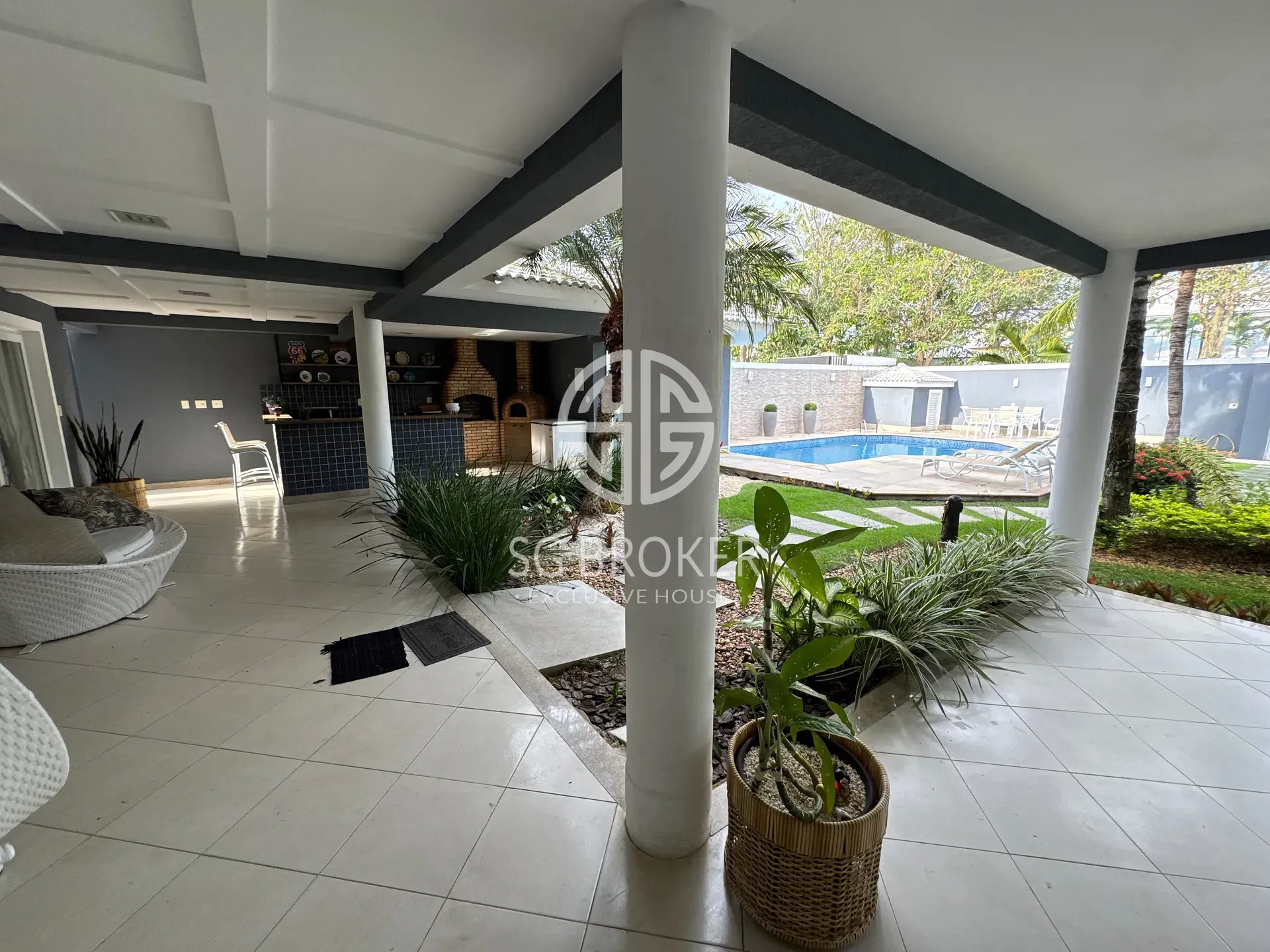 Casa para locação com 5 quartos e churrasqueira na varanda — photo 15