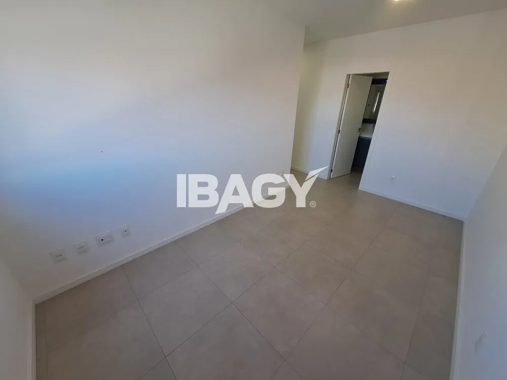 2-bedroom apartment with open-plan kitchen and parking — photo 4
